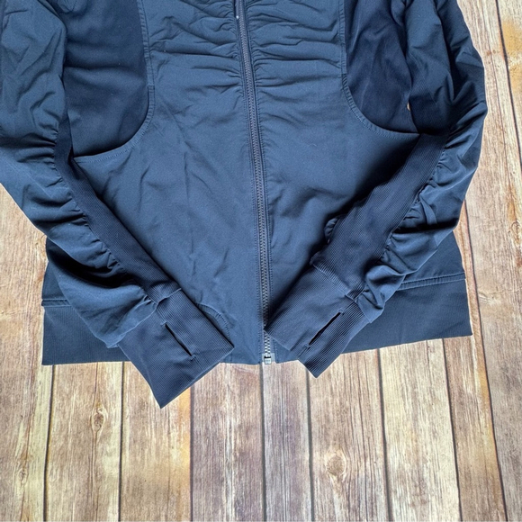 Lululemon Beyond the Studio Reversible Jacket EUC Size 10 - Picture 3 of 5